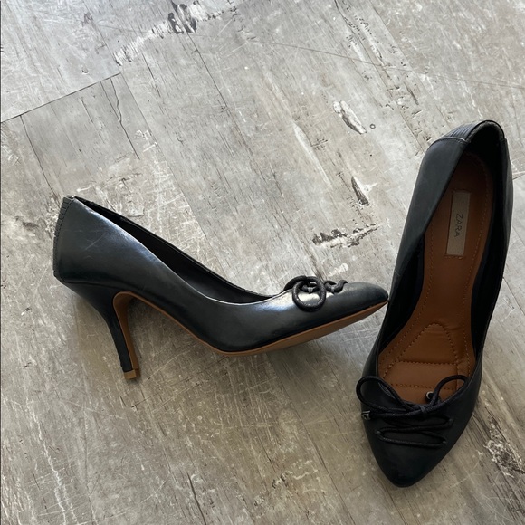 Zara Black Leather‎ Heels with Bow Detail - Picture 2 of 3